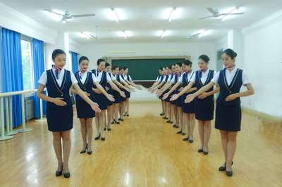 济南航空服务专业中公司礼仪服务的核心价值与规范