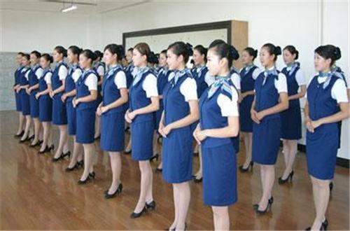 原来空姐们都是这样培训礼仪的,难怪气质好到连女生都嫉妒